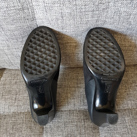 AEROSOLES Black Bootie Covered Pumps Size 5.5 - Picture 6 of 6